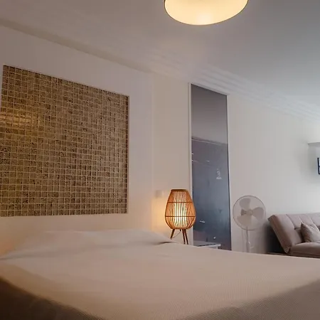 센터 스튜디오 *