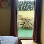 Center * Λάγος